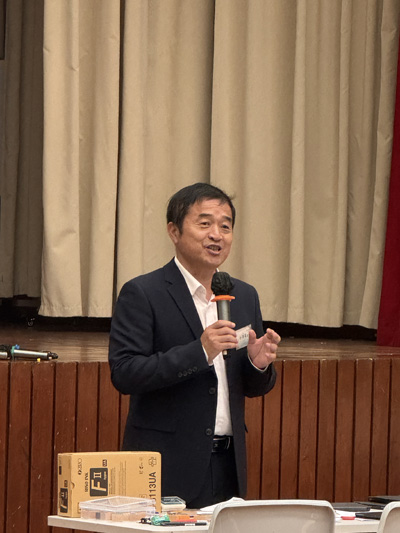 內地專家教師余澤葵老師評課