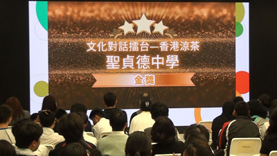 師生現場欣賞三甲得獎作品